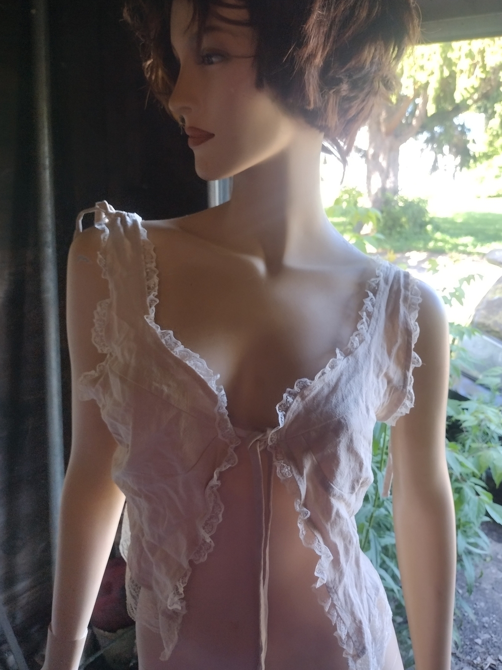 Delicate Cream/White Lace-Trim Cropped Tie-Front And Shoulder Camisole